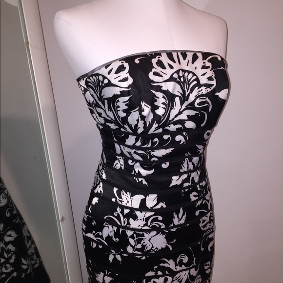 White House Black Market Dresses & Skirts - White House black market dress size 2
